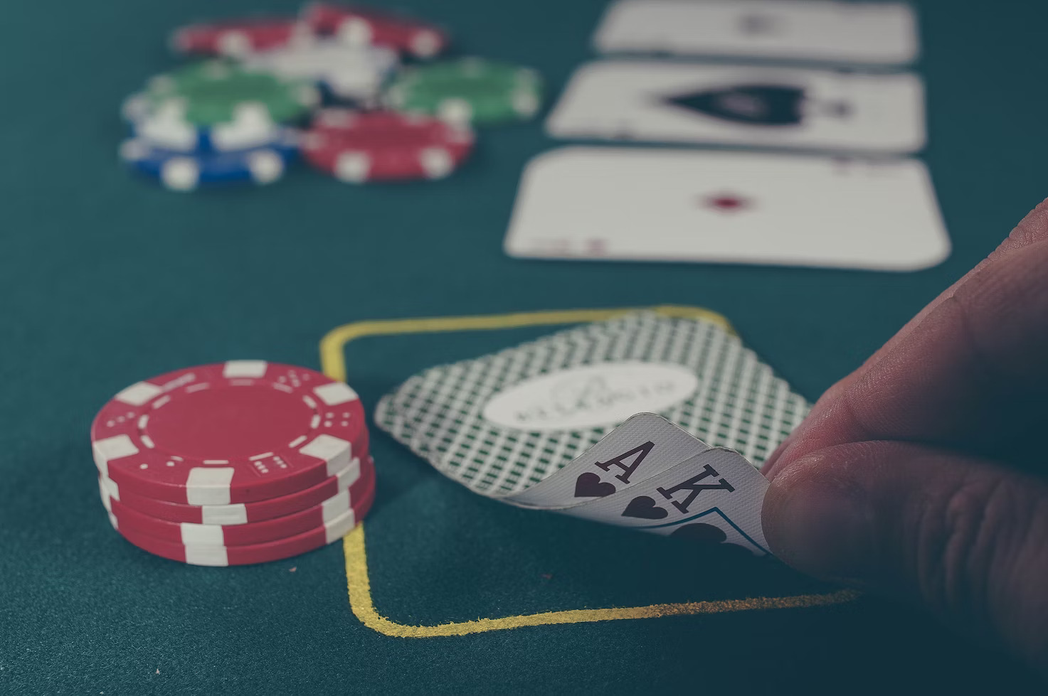 Comparing Traditional Satta with Online Casino Gaming
